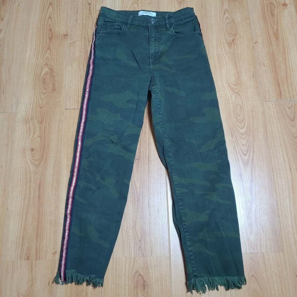 Zara Camouflage Cropped Straight Sz 2 Raw Hem